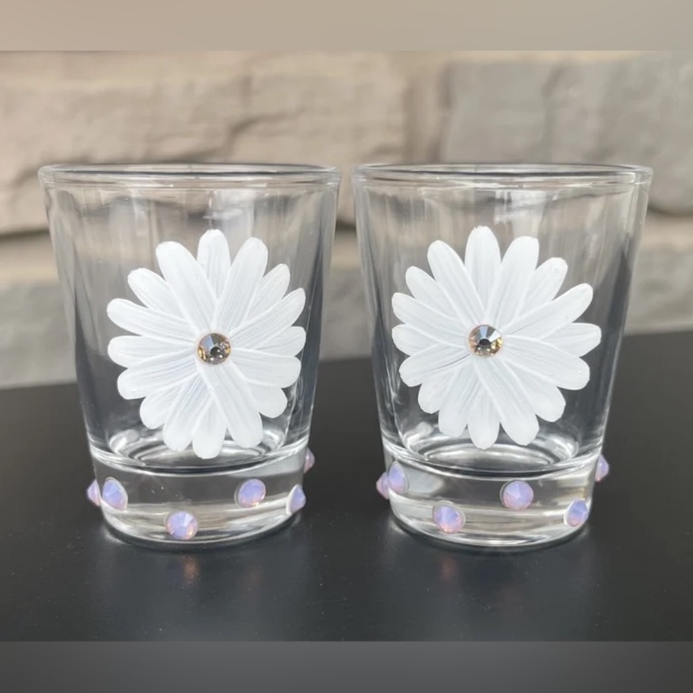Daisy Decorated Glass Shot Glasses